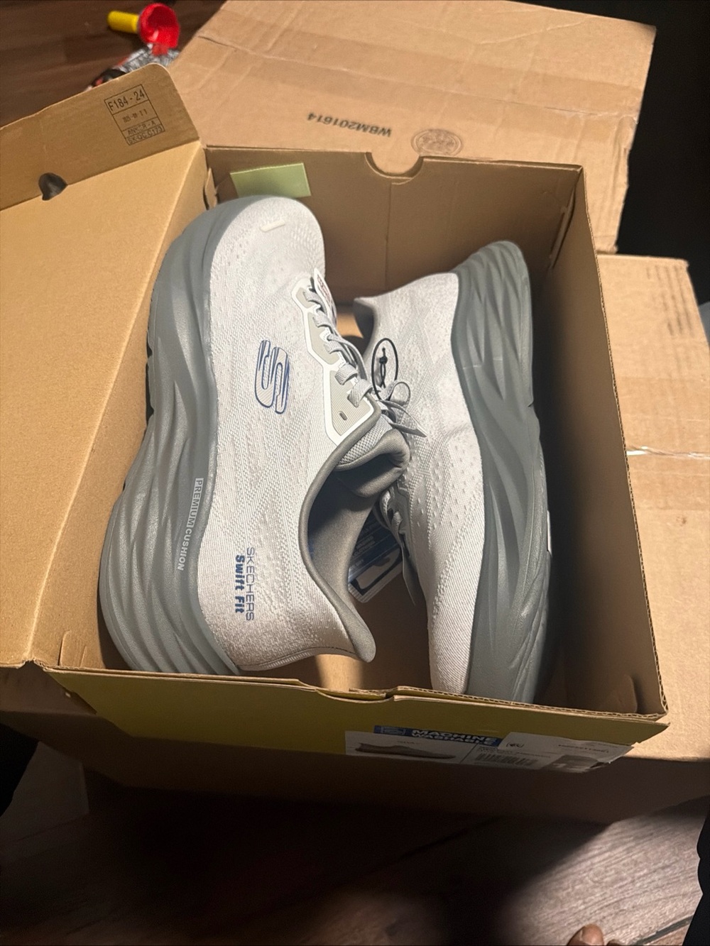 Skechers Men's Hands Free Skech-Edge Swift Fit Sneaker Sz 12